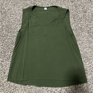 Old Navy green top. Size small